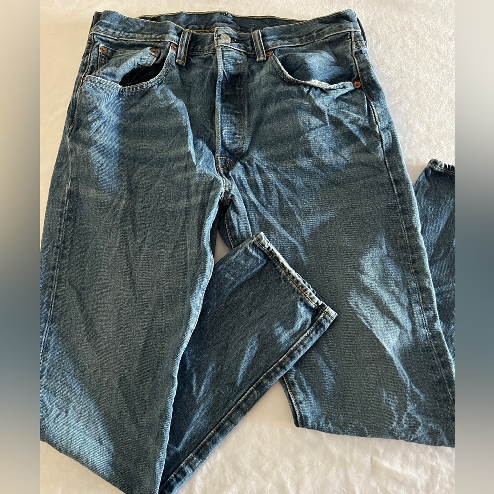 Levi’s 501 Button Fly Jeans 32 X 32  Light Wash Mens Clothes Fall Winter Size 32